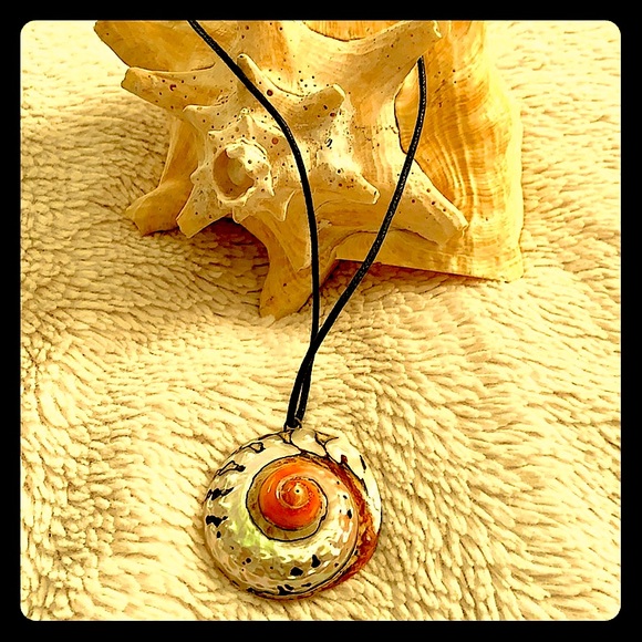 Beautiful seashell necklace orange mother of pearl - Picture 1 of 5